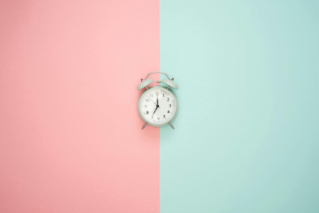 Picture of a clock on a pink and peppermint coloured background