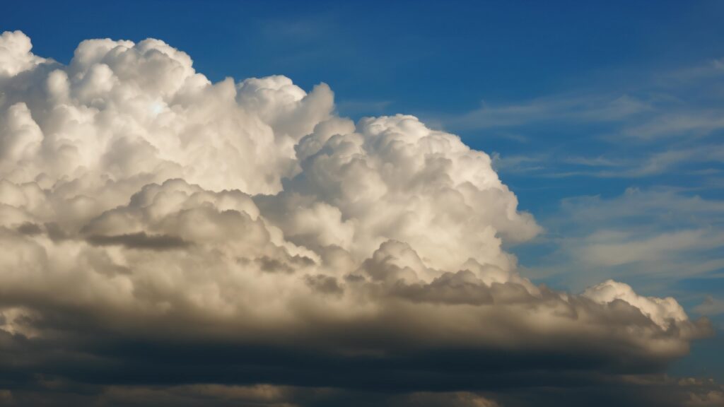 Picture of clouds and grey skies