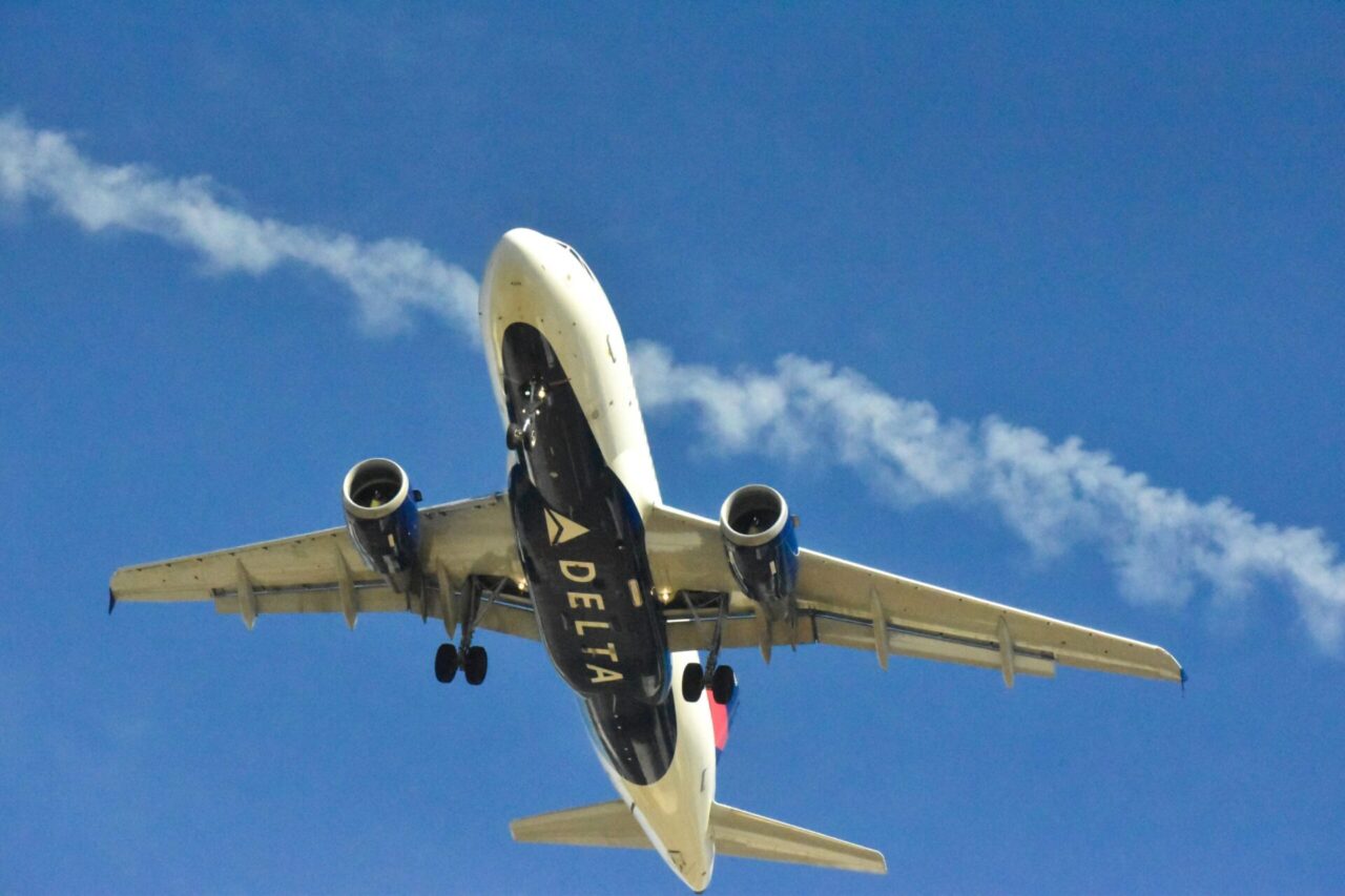 Picture of a plane taking off